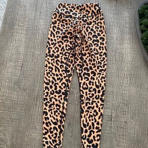 Never used balance athletica leggings high waisted super cute and soft material